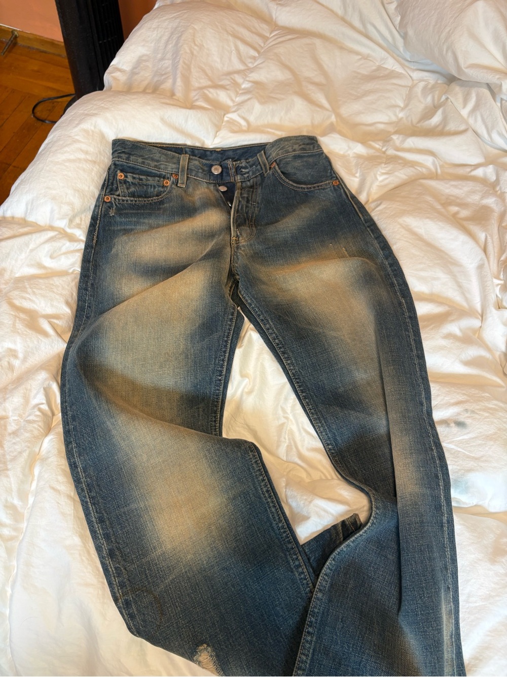 Levi's 501 Women’s Straight Jeans w Whiskering & Fade - Picture 4 of 5